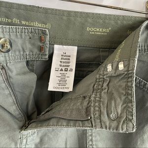 Dockers Khaki Shorts, Wmn’s 14